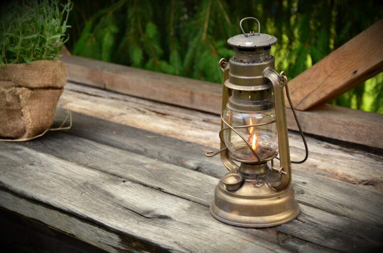 kerosene-lamp-1453994_1920