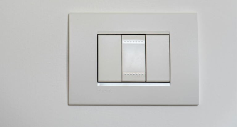 led-light-switch